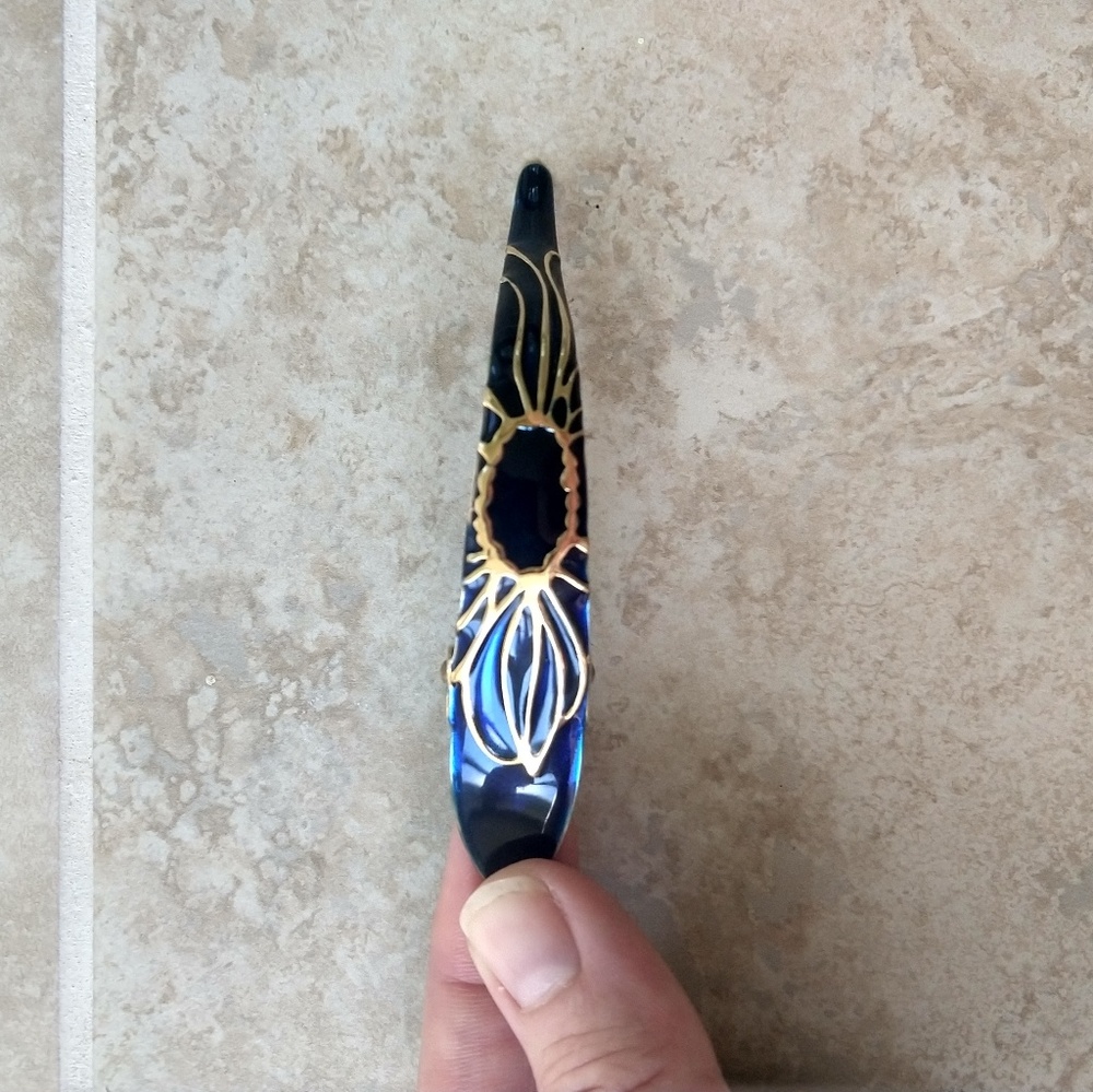 Ficcare size medium blue lotus Maximus clip EUC